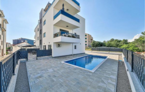 Beautiful Apartment In Okrug Gornji With Wifi